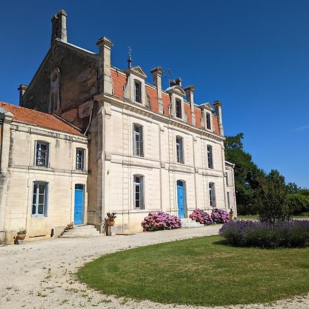 Bed and Breakfast Domaine Du Faure à Chadurie Extérieur photo