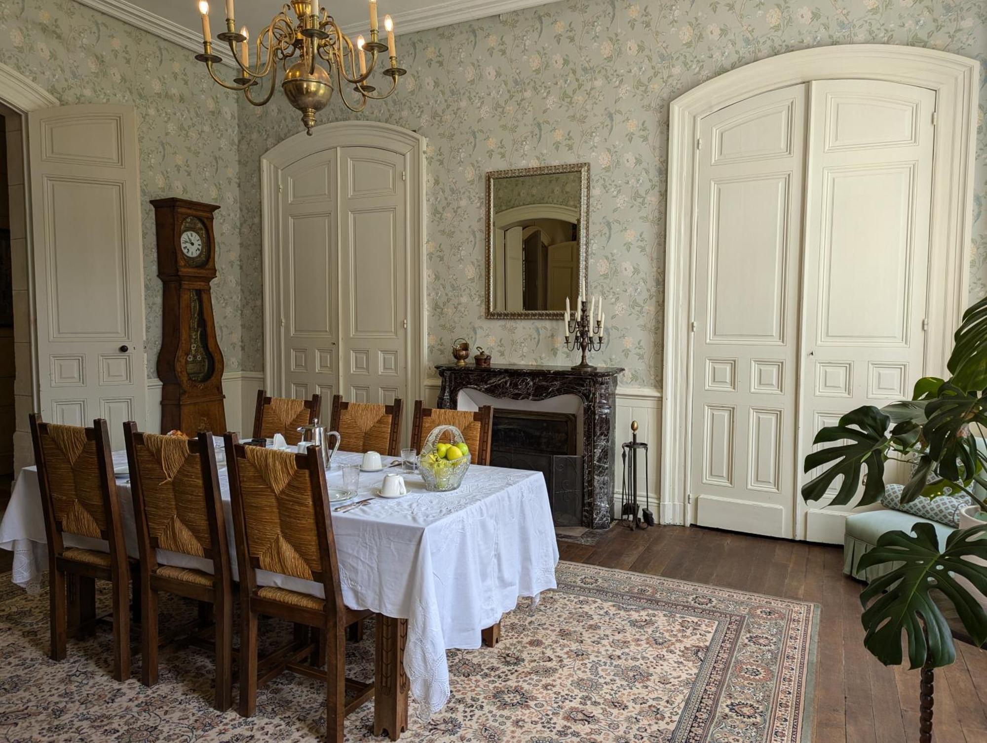 Bed and Breakfast Domaine Du Faure à Chadurie Extérieur photo