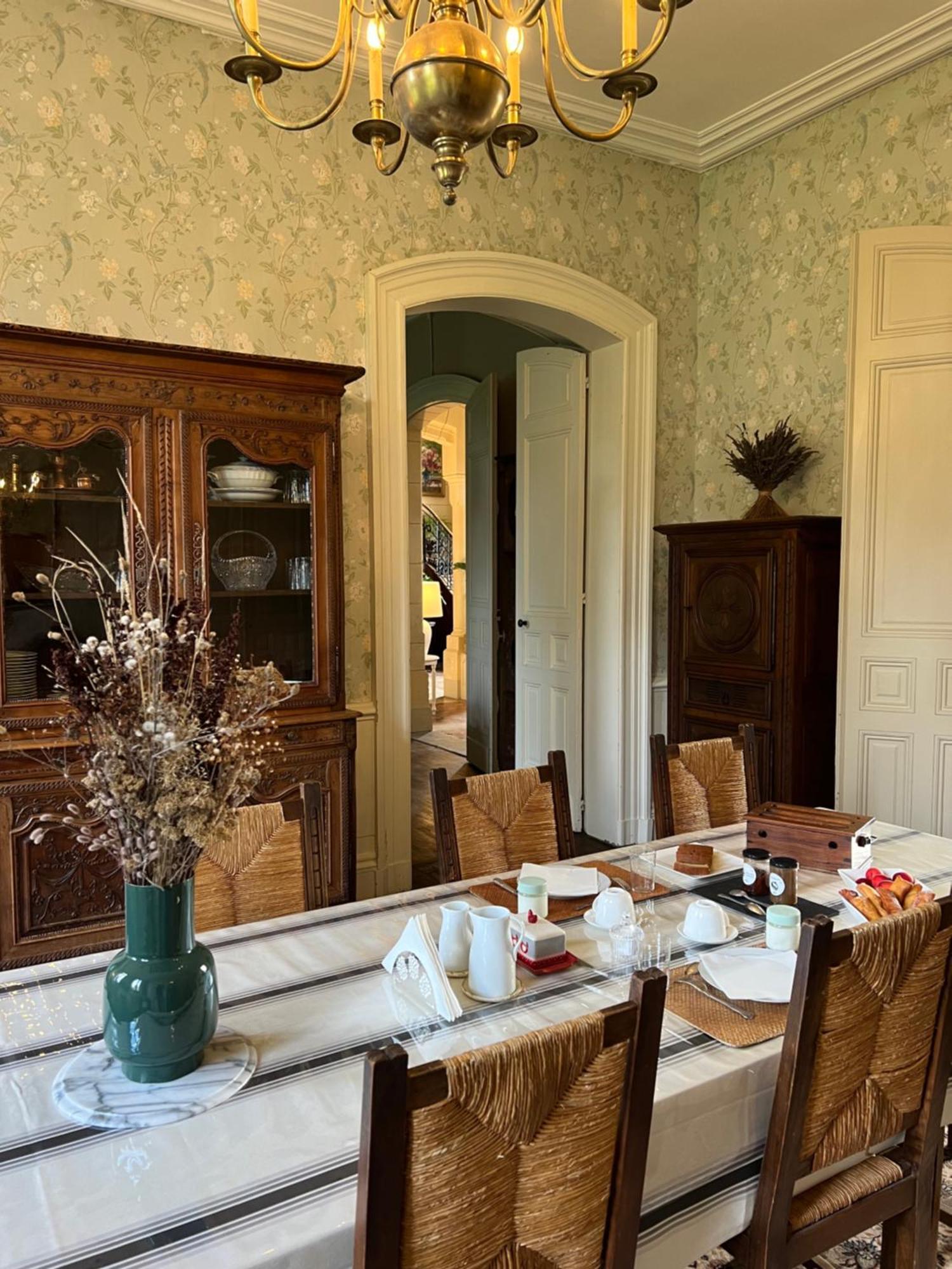 Bed and Breakfast Domaine Du Faure à Chadurie Extérieur photo